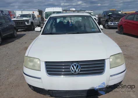 2004 Volkswagen Passat Glx из США, поврежденный, VIN WVWRH63B64P150935